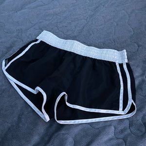 Ocean pacific shorts. Size M. Black and while.